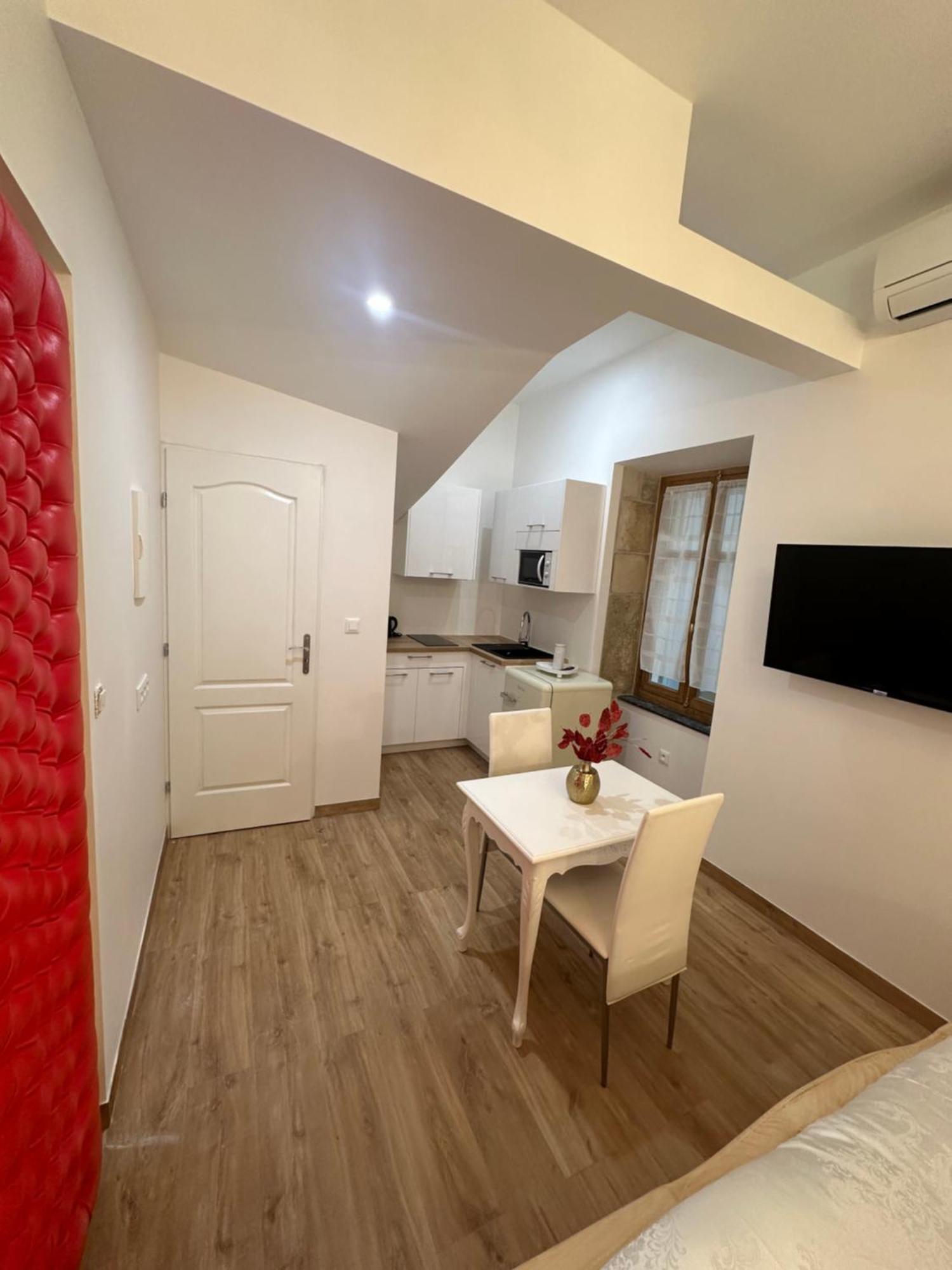 Petit Studio Presbytere Dans L'Eglise นาร์บอนน์ ภายนอก รูปภาพ